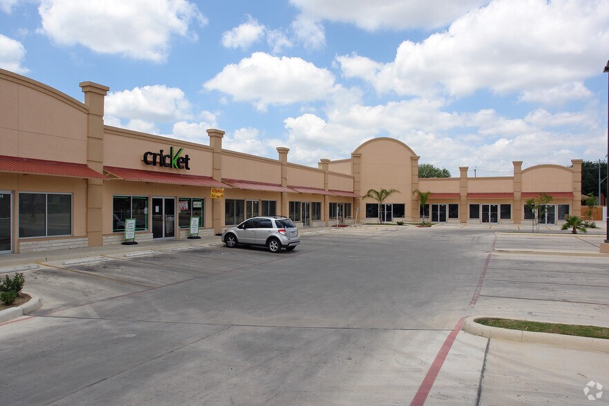 155 S WW White Rd, San Antonio, TX à louer - Photo de l’immeuble – Image 3 sur 3