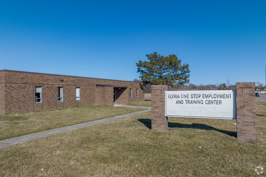 355 Griswold Rd, Elyria, OH à louer - Photo de l’immeuble – Image 3 sur 5