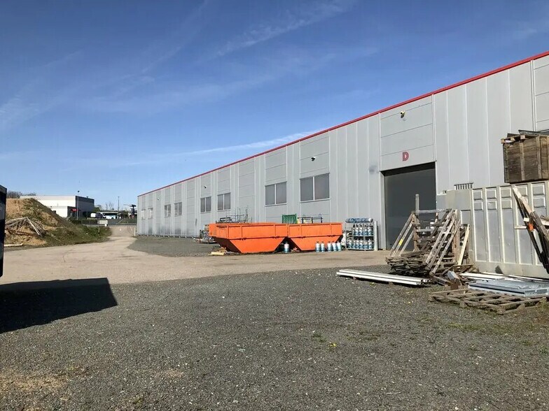 Local d’activités dans Sarcey à louer - Photo de l’immeuble – Image 3 sur 7