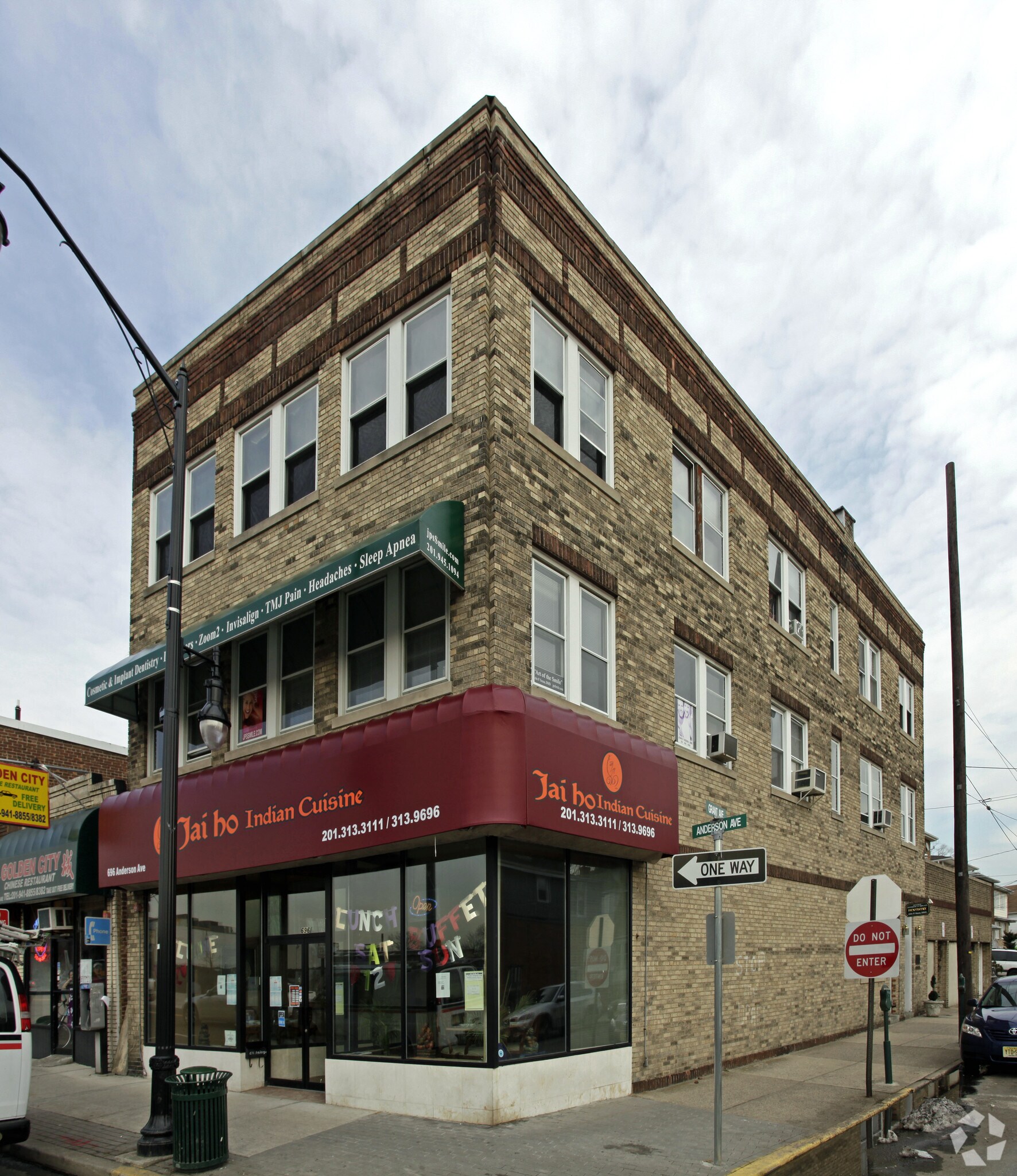 696 Anderson Ave, Cliffside Park, NJ à louer Photo principale– Image 1 sur 3