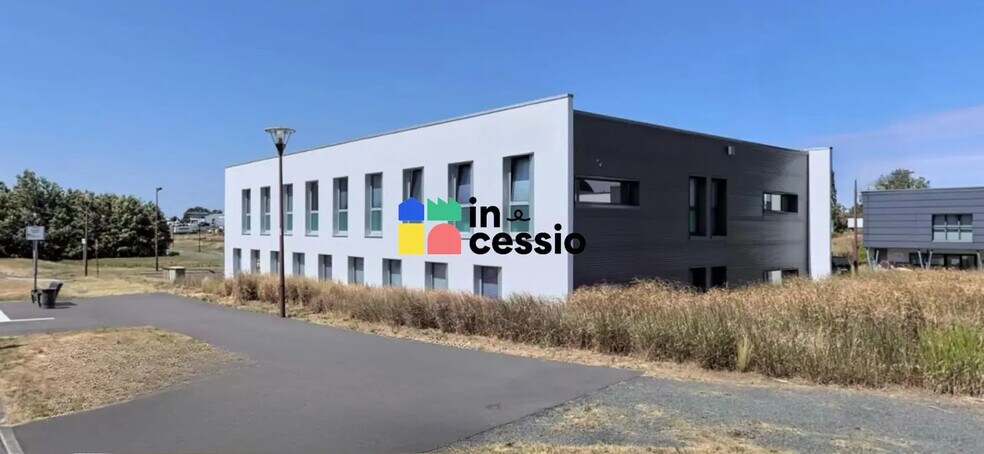 Bureau dans Cholet à louer - Photo de l’immeuble – Image 1 sur 18