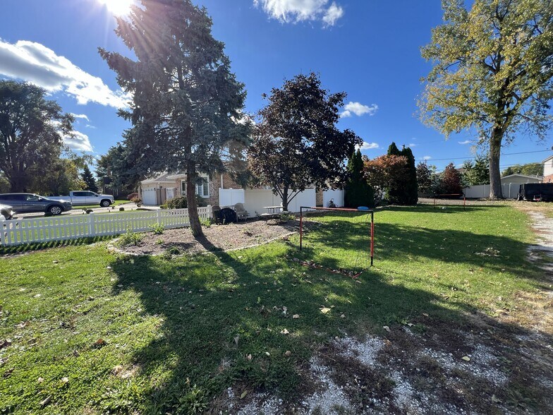 8428 S 78th Ct, Justice, IL à vendre - Photo de l’immeuble – Image 1 sur 4
