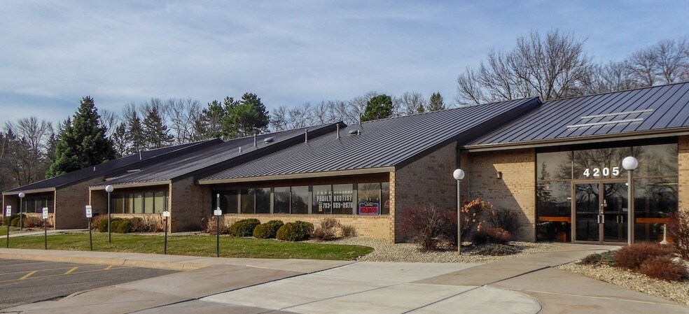 4205 Lancaster Ln N, Plymouth, MN à vendre - Photo de l’immeuble – Image 3 sur 24