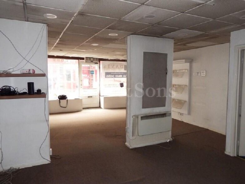 25 Commercial St, Pontypool à vendre - Photo de l’immeuble – Image 3 sur 9