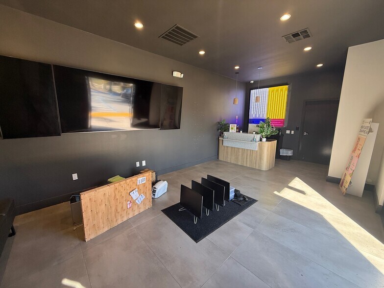 2301 Newport Blvd, Costa Mesa, CA à vendre - Photo de l’immeuble – Image 3 sur 21