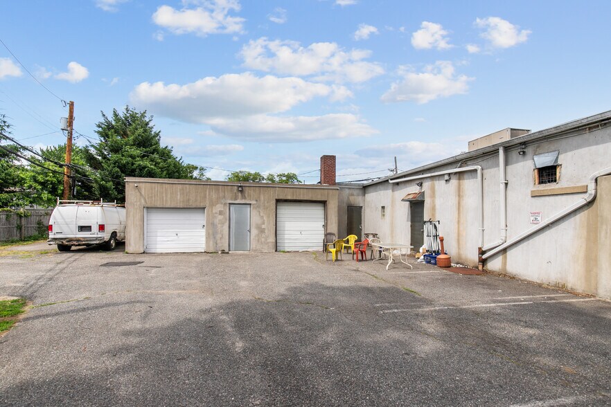 605-611 Hicksville Rd, Bethpage, NY à vendre - Photo de l’immeuble – Image 2 sur 4
