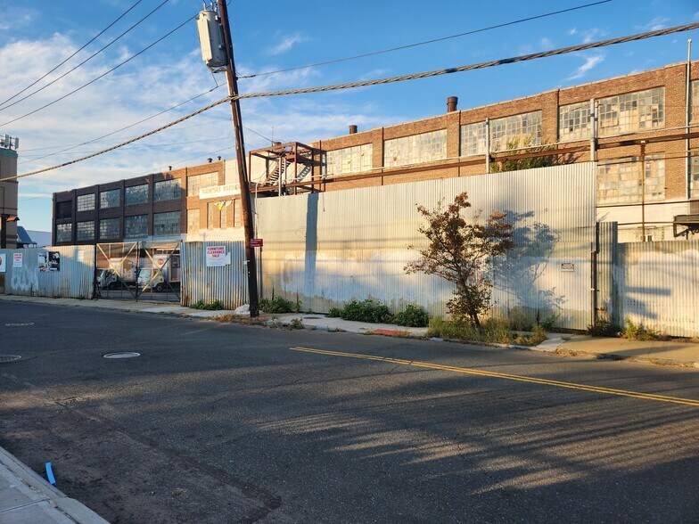 3035 Richmond Ter, Staten Island, NY à vendre - Photo de l’immeuble – Image 2 sur 9