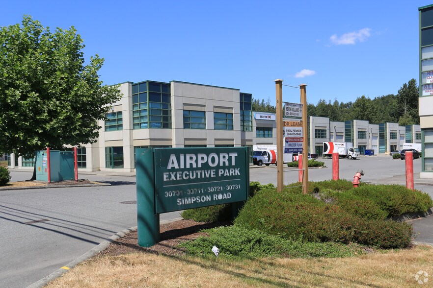 30711 Simpson Rd, Abbotsford, BC à louer - Photo de l’immeuble – Image 2 sur 7