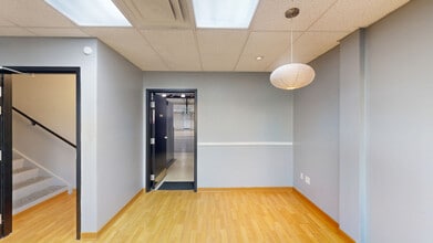 7507 Kingspointe Pkwy, Orlando, FL à louer Numérisation 3D Matterport– Image 1 sur 13