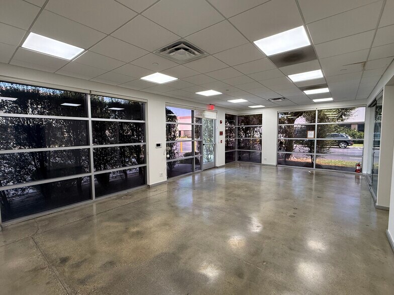 1562 N Gemini Pl, Anaheim, CA à louer - Photo de l’immeuble – Image 3 sur 11
