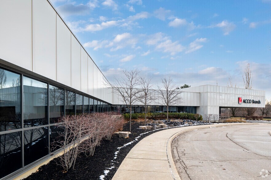 7381 Bramalea Rd, Mississauga, ON à louer - Photo de l’immeuble – Image 2 sur 5