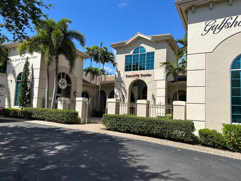 8891 Brighton Ln, Bonita Springs, FL à vendre - Photo de l’immeuble – Image 2 sur 9