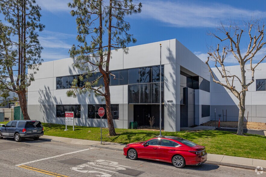 14321 Corporate Dr, Garden Grove, CA à louer - Photo de l’immeuble – Image 3 sur 8