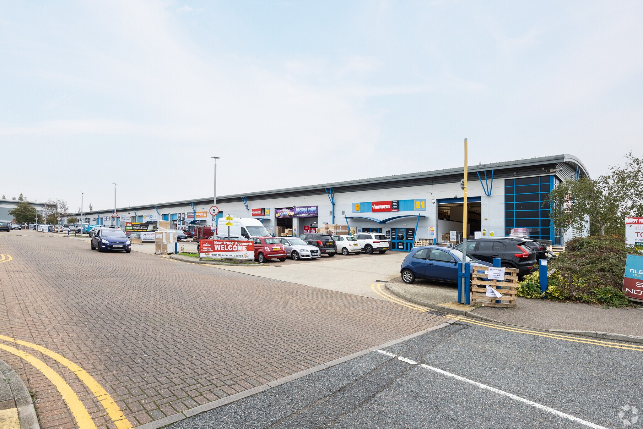 Luckyn Ln, Basildon à louer Photo principale– Image 1 sur 3