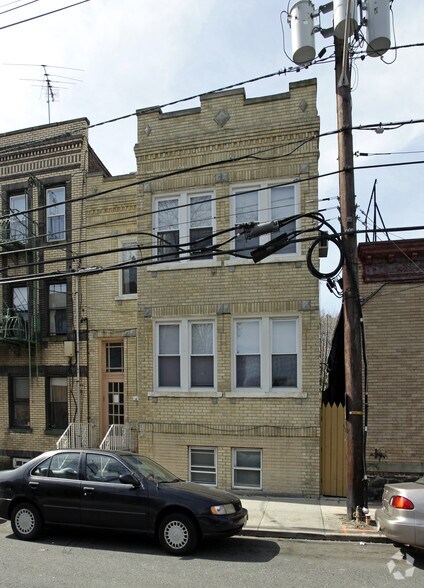 55 66th St, West New York, NJ à vendre - Photo de l’immeuble – Image 2 sur 3