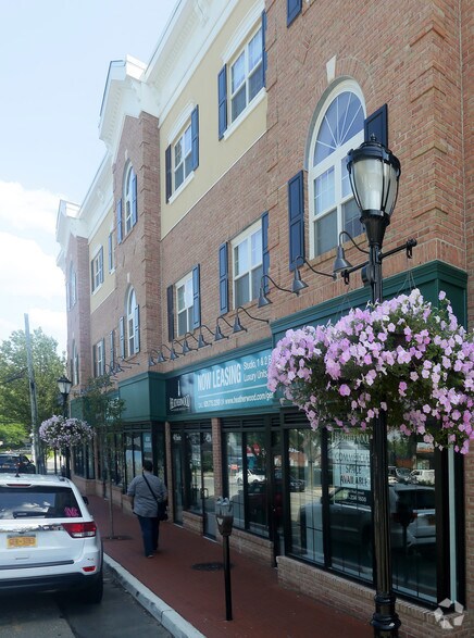 34-44 Gerard St, Huntington, NY à louer - Photo de l’immeuble – Image 3 sur 16