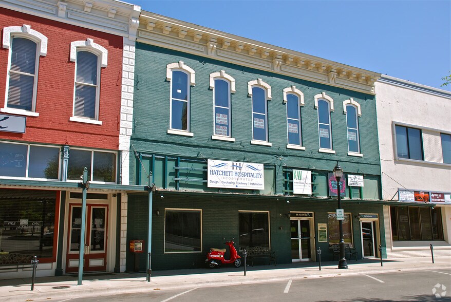 106 Austin Ave, Weatherford, TX à louer - Photo principale – Image 1 sur 4