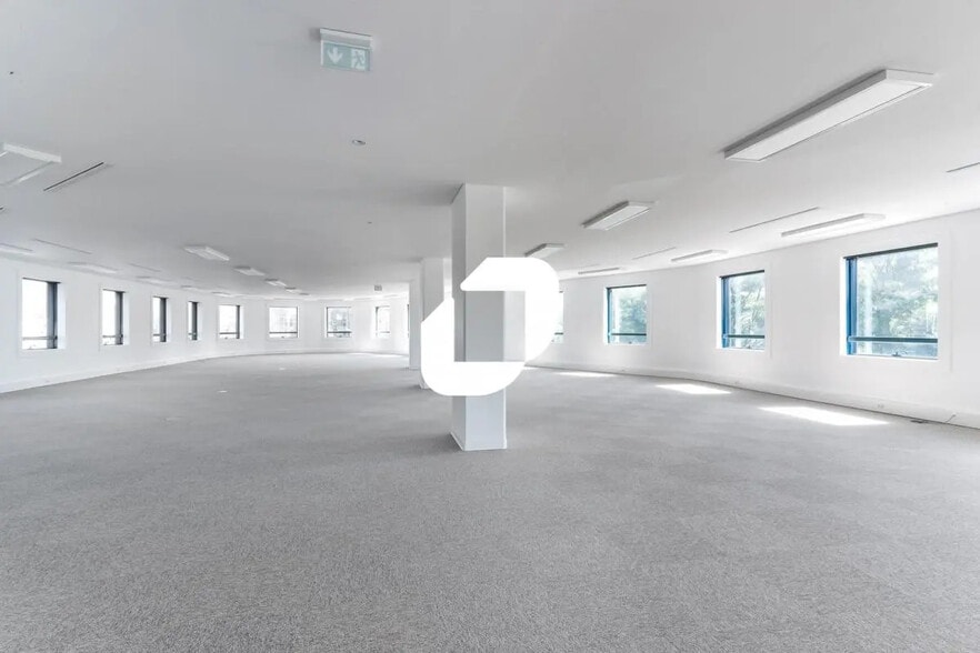 Local d’activités dans Noisy-le-Grand à louer - Photo de l’immeuble – Image 3 sur 12