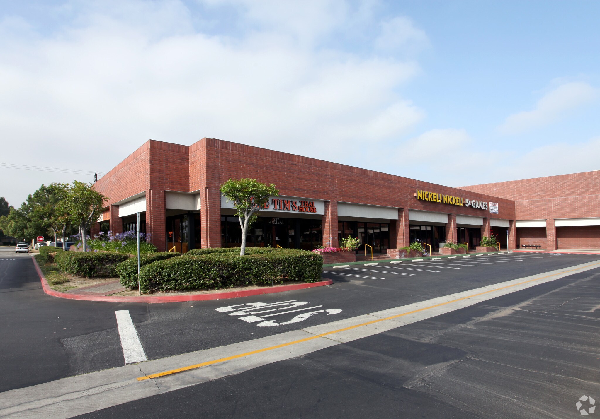 327-337 N Azusa Ave, West Covina, CA à louer Photo principale– Image 1 sur 4