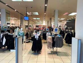 Hagley Mall, Halesowen à louer Photo intérieure– Image 2 sur 3