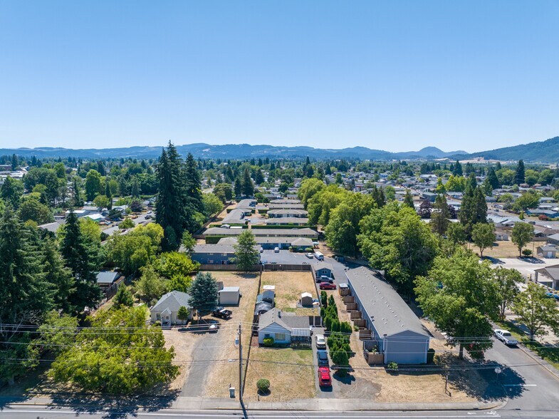 155 S 8th St, Lebanon, OR à vendre - Photo de l’immeuble – Image 2 sur 19
