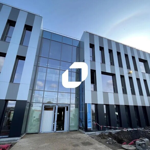 Bureau dans Famars à louer - Photo de l’immeuble – Image 1 sur 9