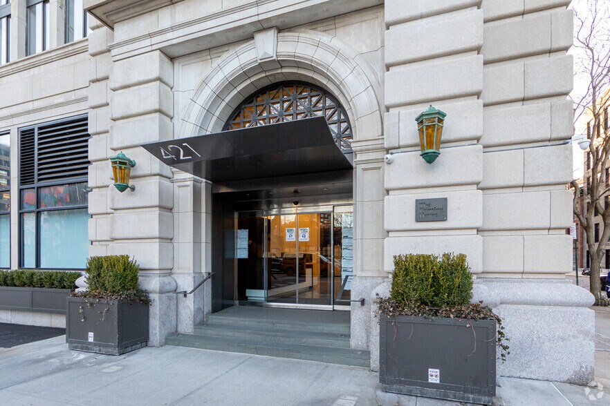 405-421 Hudson St, New York, NY à vendre - Photo de l’immeuble – Image 3 sur 3