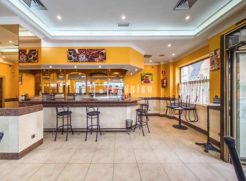 Immeuble residentiel dans Alcorcón, Madrid à vendre - Photo principale – Image 1 sur 3