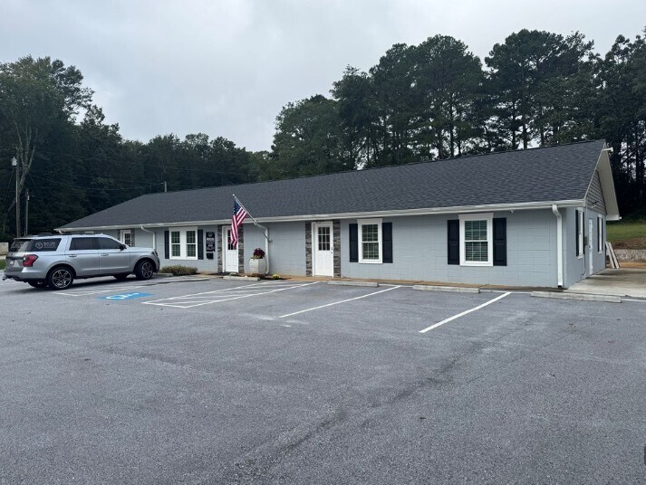 815 Robin Dr, Seneca, SC à louer - Photo de l’immeuble – Image 1 sur 1