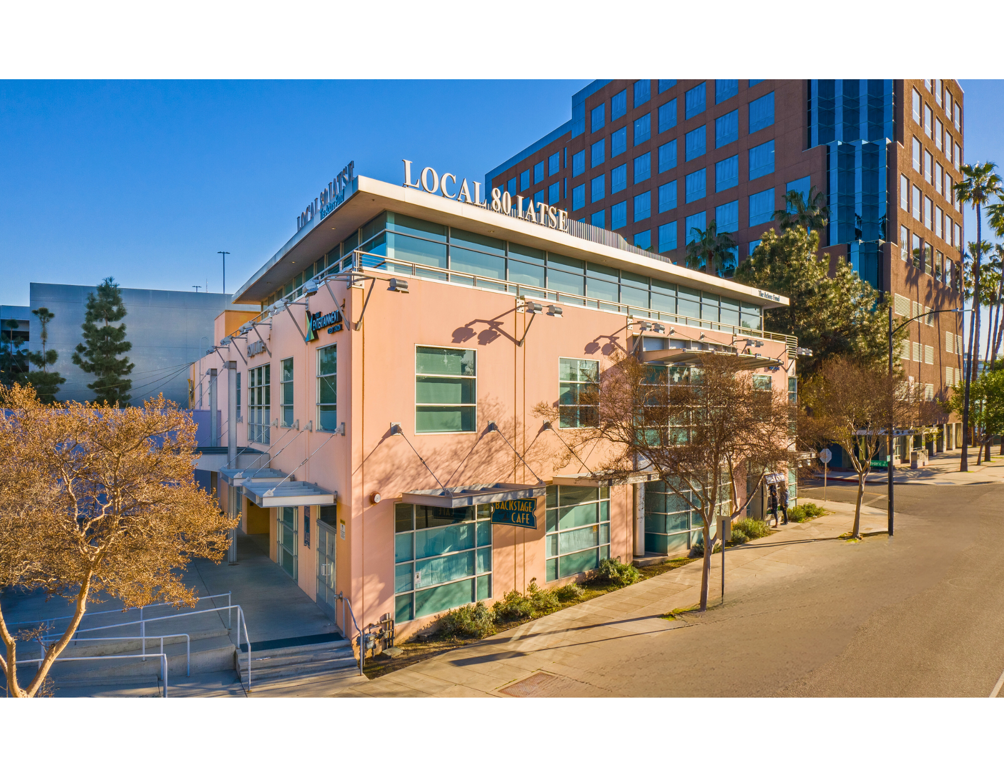 2520 W Olive Ave, Burbank, CA à louer Photo principale– Image 1 sur 28