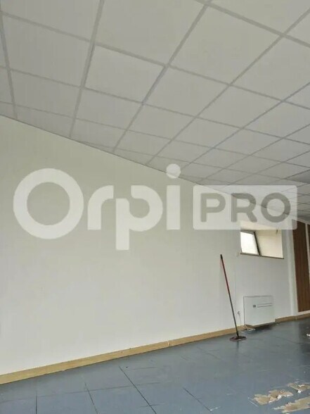 Local commercial dans Châlons-en-Champagne à louer - Photo intérieure – Image 3 sur 7