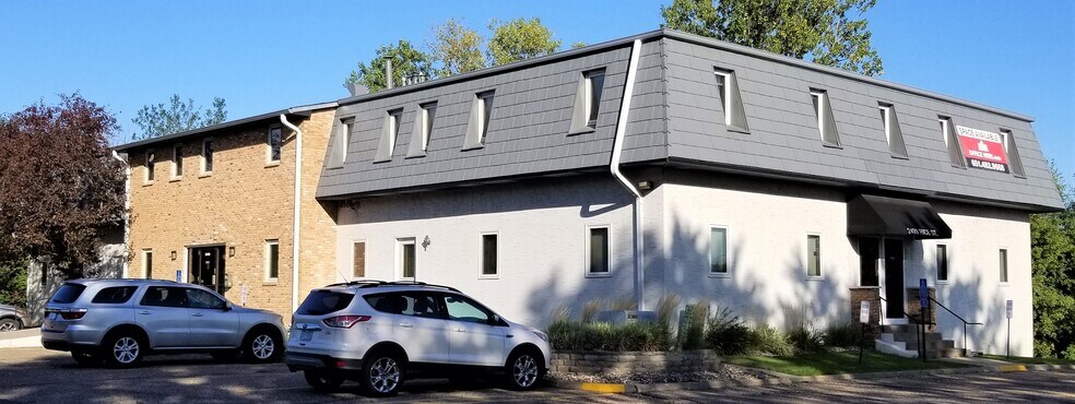 2499 Rice St, Roseville, MN à louer - Photo de l’immeuble – Image 1 sur 15