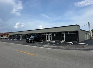 4310-4326 NE 5th Ave, Oakland Park, FL à louer Photo de l’immeuble– Image 1 sur 6