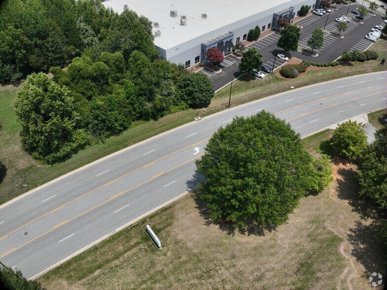 4198 Eagle Hill Dr, High Point, NC à louer – Image 2 sur 20