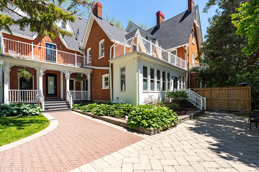 343 Main St E, Picton, ON à vendre - Photo de l’immeuble – Image 2 sur 47