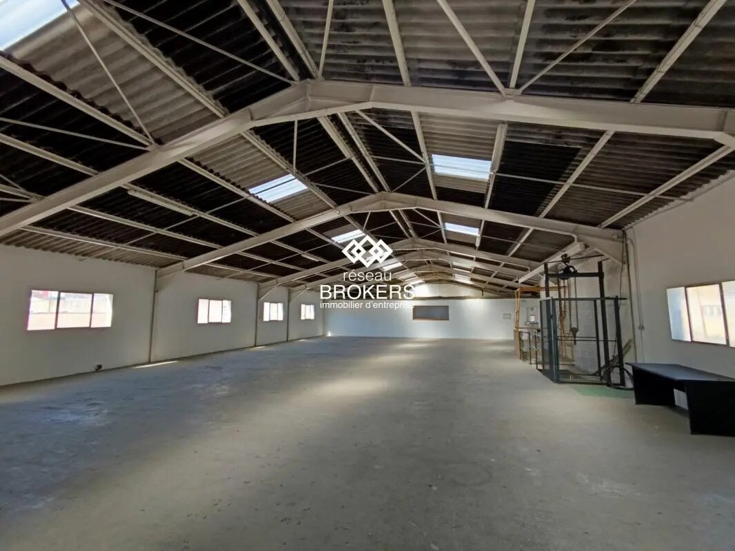 Industriel/Logistique dans Grasse à vendre Photo de l’immeuble– Image 1 sur 14