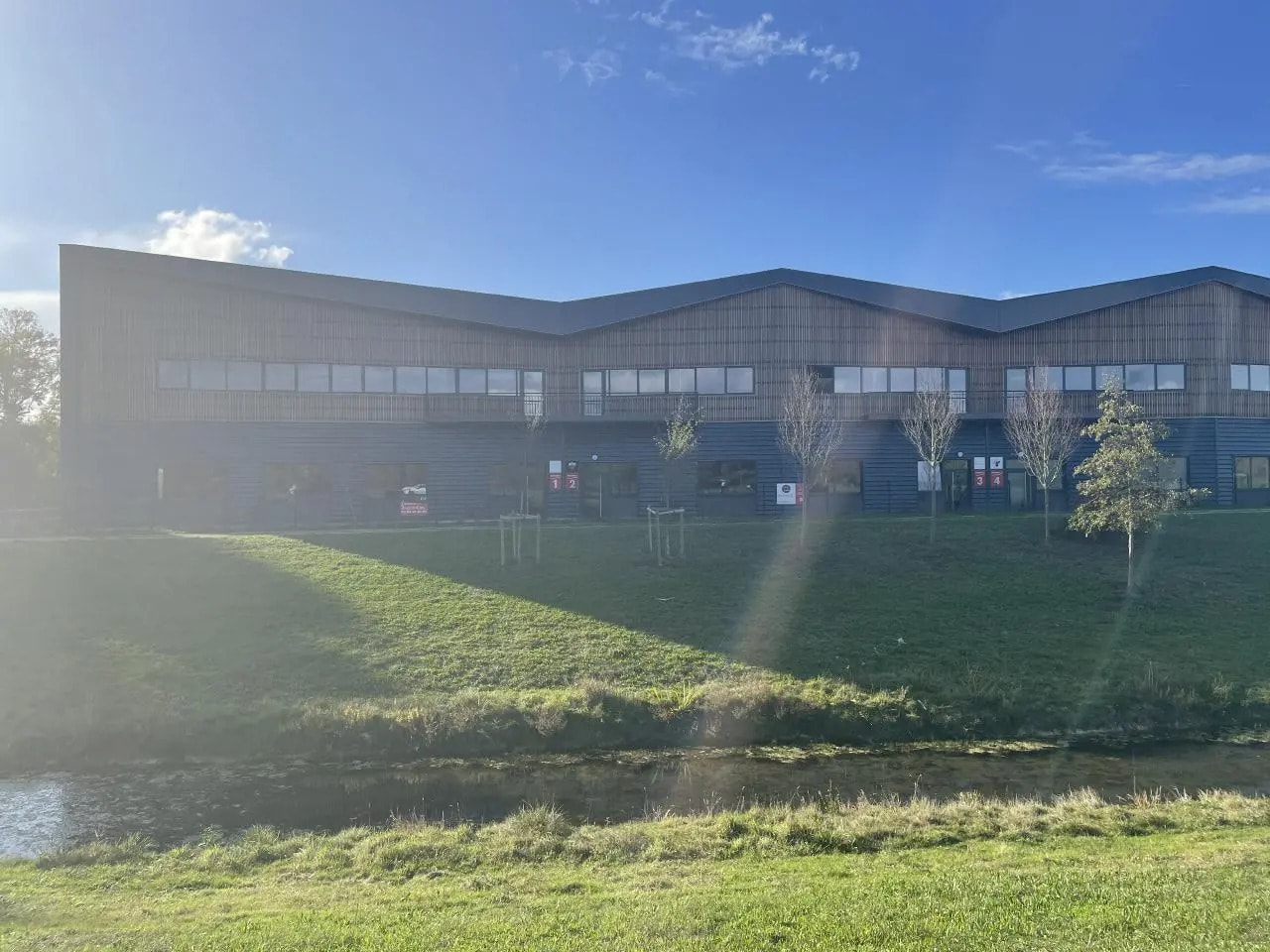 Local d'activités dans Moissy-Cramayel à vendre Photo de l’immeuble– Image 1 sur 21