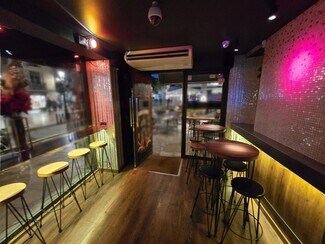 Plus de détails pour Local commercial à louer