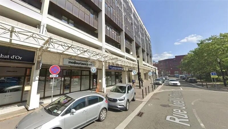 Local commercial dans Montigny-le-Bretonneux à louer - Photo de l’immeuble – Image 1 sur 1