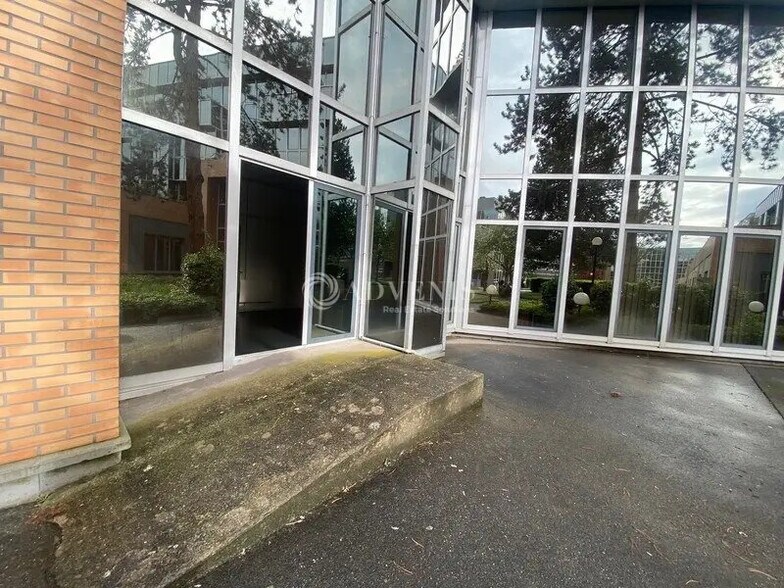 Bureau dans Saint-Germain-en-Laye à louer - Photo de l’immeuble – Image 1 sur 3