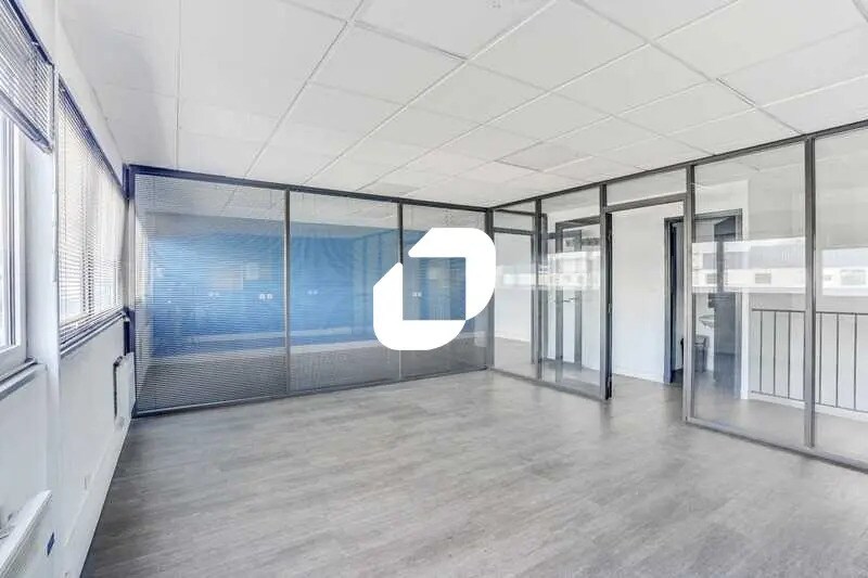 Local d’activités dans Chilly-Mazarin à louer - Photo de l’immeuble – Image 3 sur 14