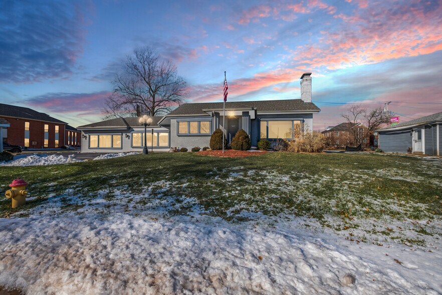 4163 Crescent Dr, Saint Louis, MO à vendre - Photo de l’immeuble – Image 2 sur 33