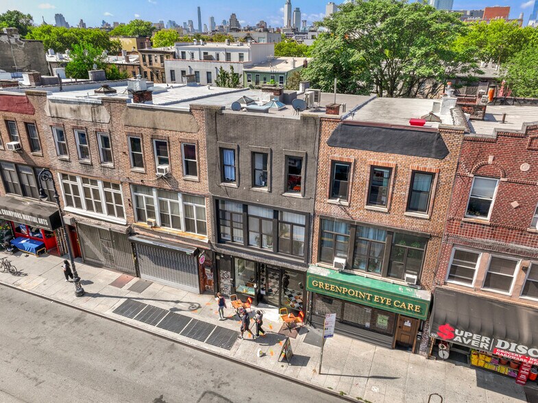 673 Manhattan Ave, Brooklyn, NY à vendre - Photo de l’immeuble – Image 3 sur 6