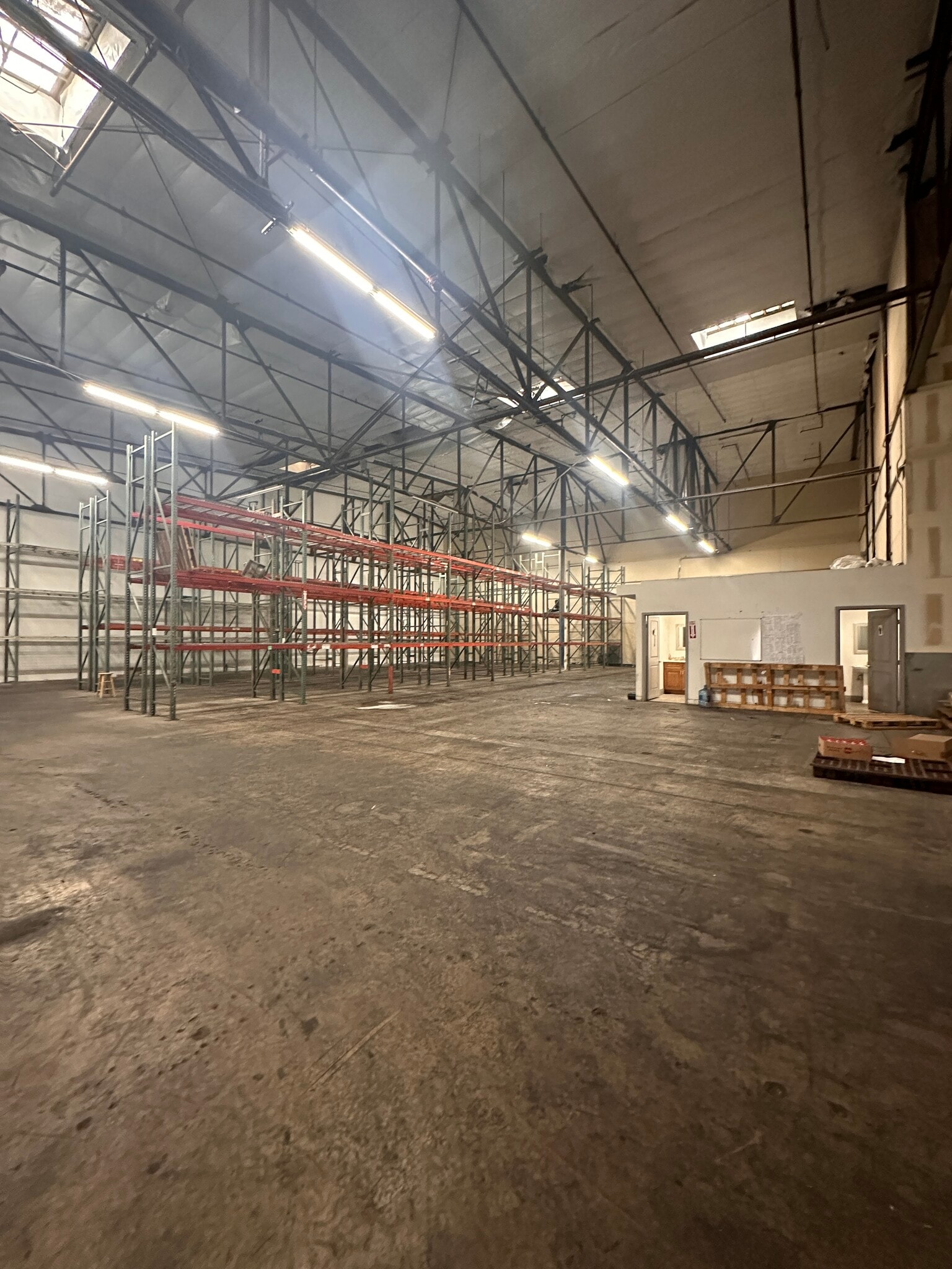 4851 S Alameda St, Los Angeles, CA à louer Photo intérieure– Image 1 sur 8