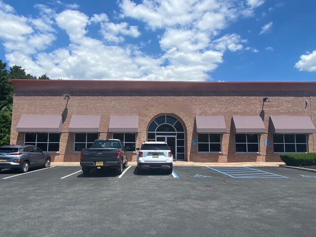 4661 Veterans Memorial Hwy, Holbrook, NY à louer Photo de l’immeuble– Image 1 sur 2