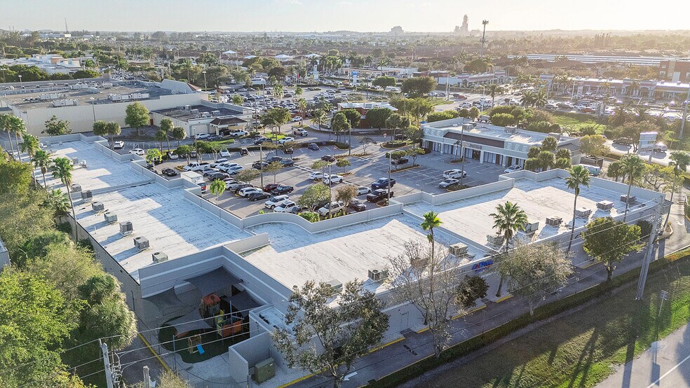 3300-3320 W 84th St, Hialeah, FL à louer - Aérien – Image 3 sur 19