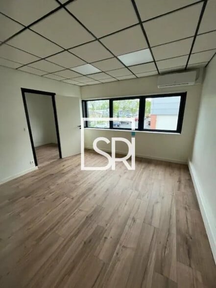 Bureau dans Thiers à louer - Photo de l’immeuble – Image 2 sur 22