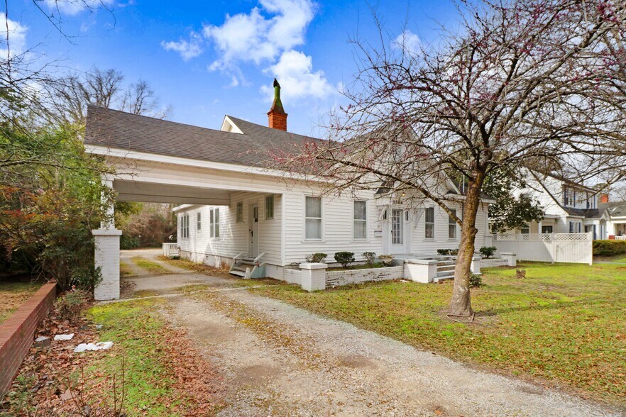 1206 E Ash St, Goldsboro, NC à vendre - Photo de l’immeuble – Image 3 sur 19