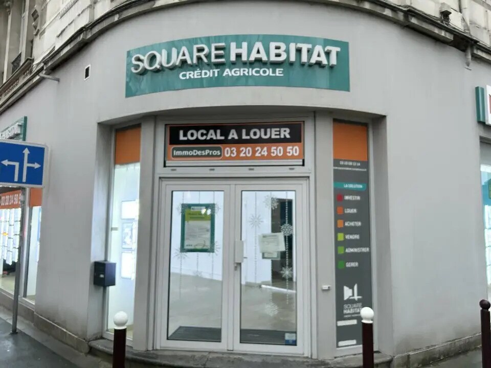 Local commercial dans La Madeleine à louer Photo de l’immeuble– Image 1 sur 6