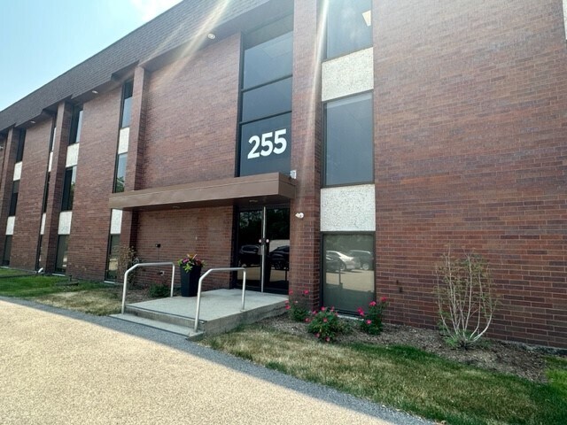 255 E Lake St, Bloomingdale, IL à louer - Photo de l’immeuble – Image 2 sur 21